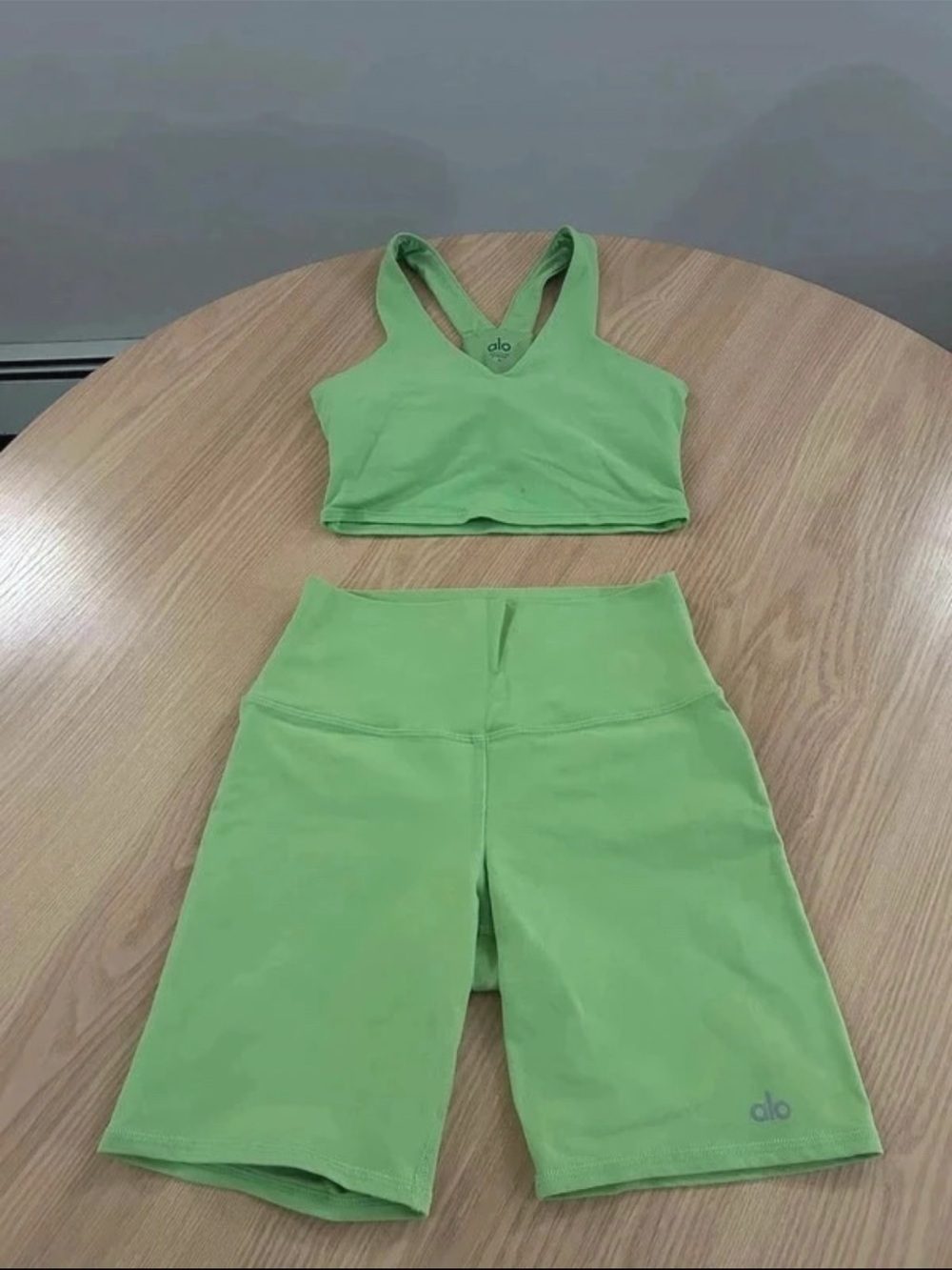 ALO Yoga Green V-Neck Crop Tank